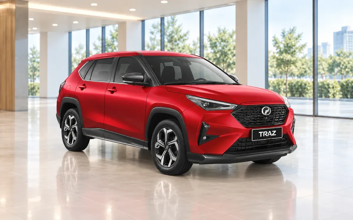 Perodua Traz merah menghadap ke kanan dalam suasana bilik pameran.